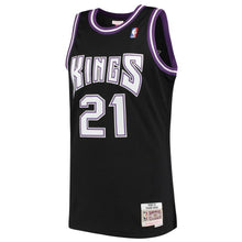 Load image into Gallery viewer, 21-Vlade Divac Sacramento Kings 2000-01 Hardwood Classics Swingman Jersey - Black